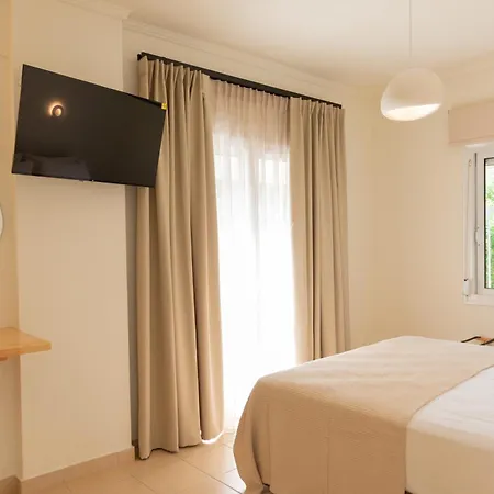 Ellinas Aparthotel 2*