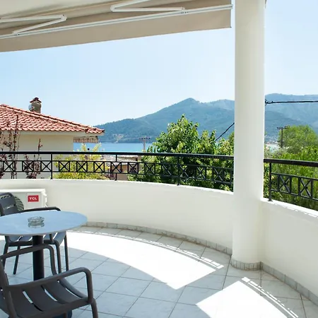 Apartahotel Ellinas 2*
