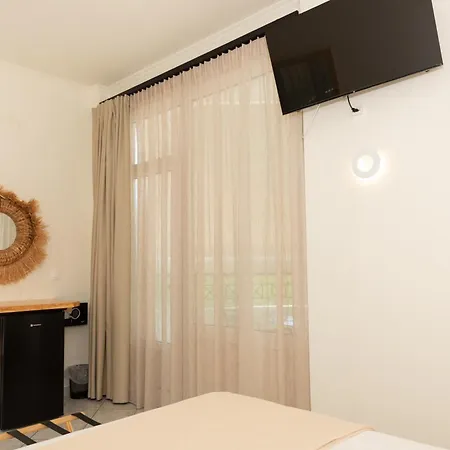 Apartahotel Ellinas 2*