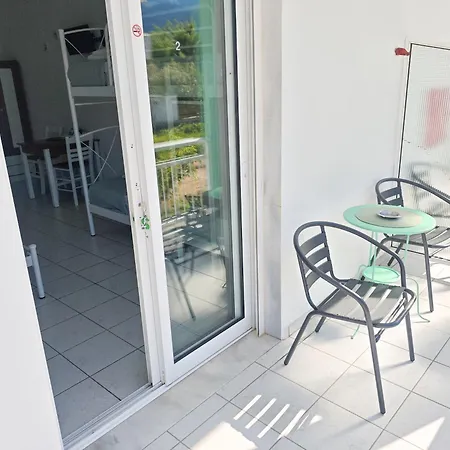 Ellinas 公寓式酒店 2*