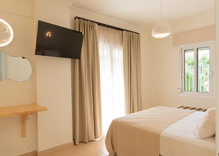 Ellinas Ξενοδοχείο 2*